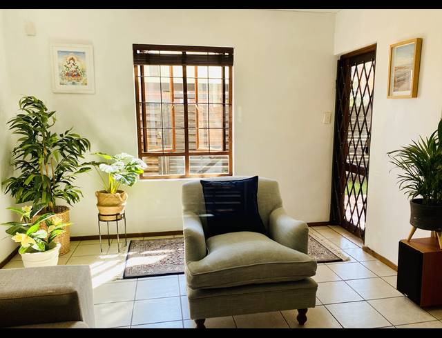 2 BEDROOM APARTMENT SOLD IN BRYANSTON